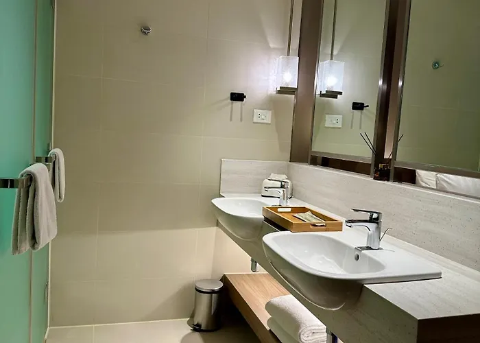 Hotel Cleo At Novotel Residences Near Makati 5*
